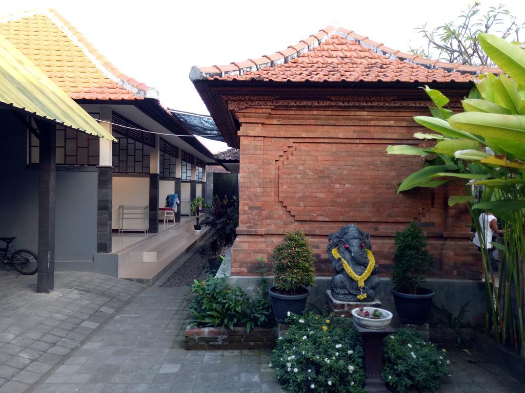 Buyan Homestay Sanur  Luaran gambar